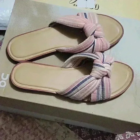 Market and Spruce sandals - Picture 1 of 5